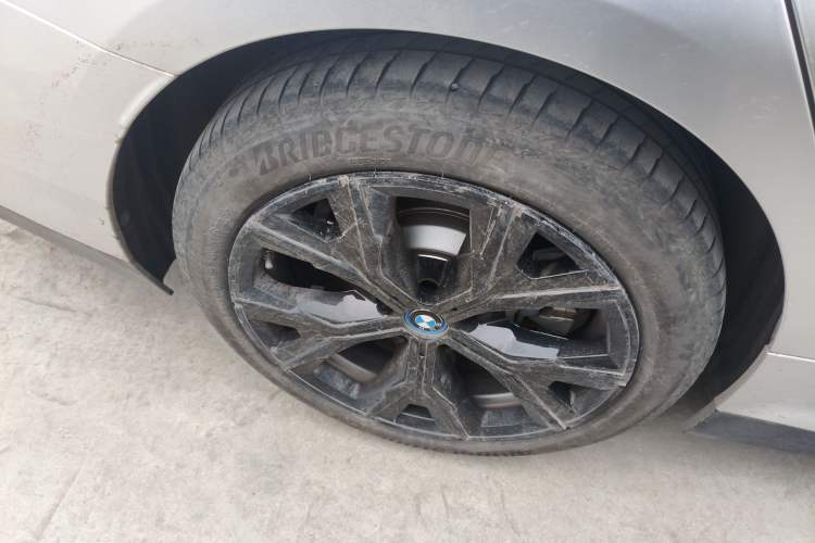 Used BMW i3 2023 eDrive 40 L Midnight Edition Right Rear Wheel Hub