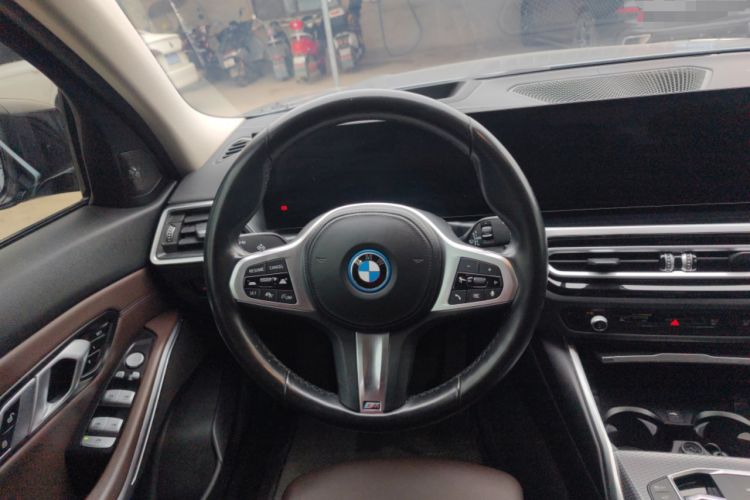 Used BMW i3 2023 eDrive 40 L Midnight Sports Package Steering Wheel
