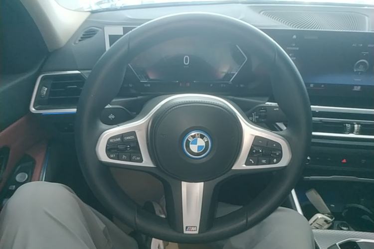 Used BMW i3 2023 eDrive 40 L Midnight Edition Steering Wheel