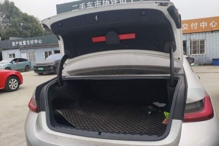 Used BMW i3 2023 eDrive 40 L Midnight Edition Trunk