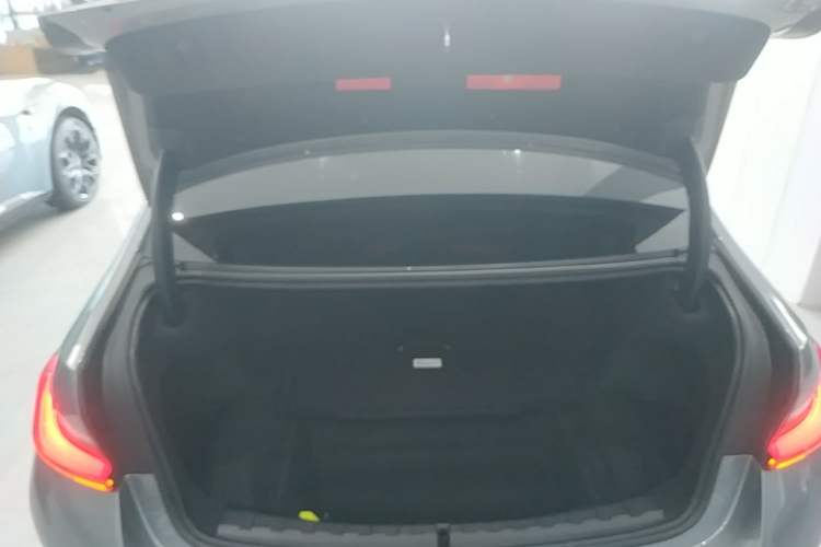 Used BMW i3 2023 eDrive 40 L Midnight Edition Trunk
