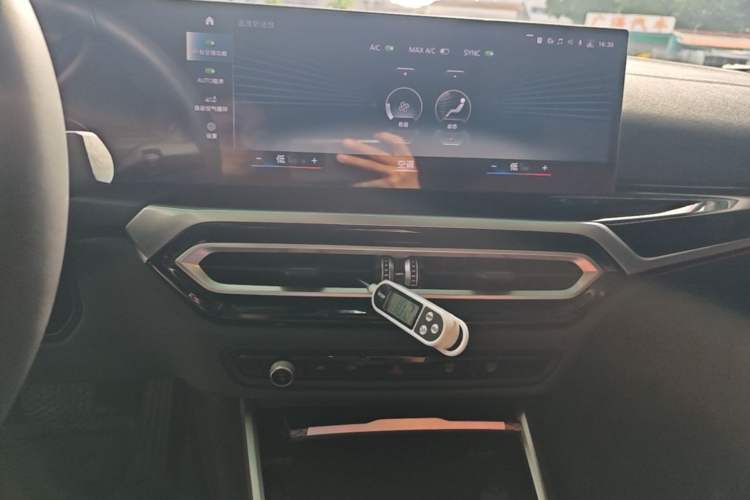 Used BMW i3 2023 eDrive 40 L Midnight Edition Audio And AC Panel