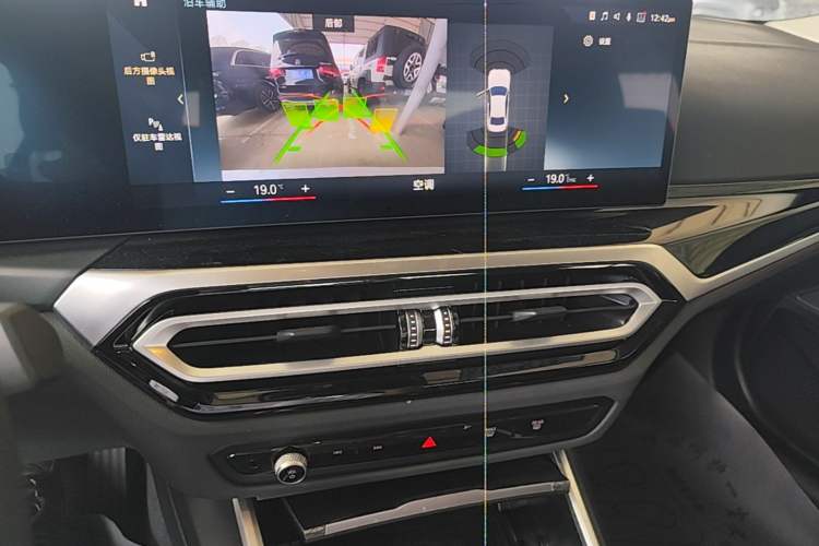 Used BMW i3 2023 eDrive 40 L Midnight Edition Audio And AC Panel
