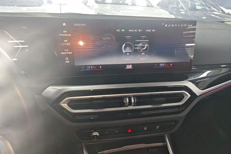 Used BMW i3 2023 eDrive 40 L Midnight Edition Audio And AC Panel