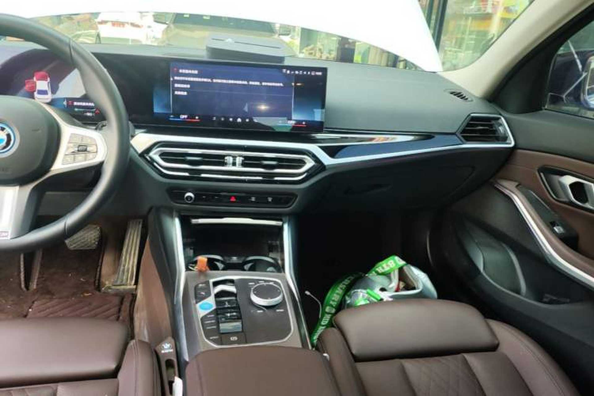 Used BMW i3 2023 eDrive 40 L Midnight Edition Audio And AC Panel