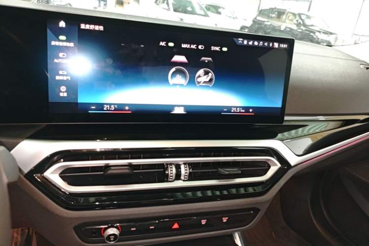 Used BMW i3 2023 eDrive 40 L Midnight Edition Audio And AC Panel