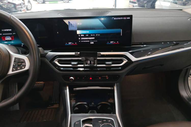 Used BMW i3 2023 eDrive 40 L Midnight Edition Audio And AC Panel