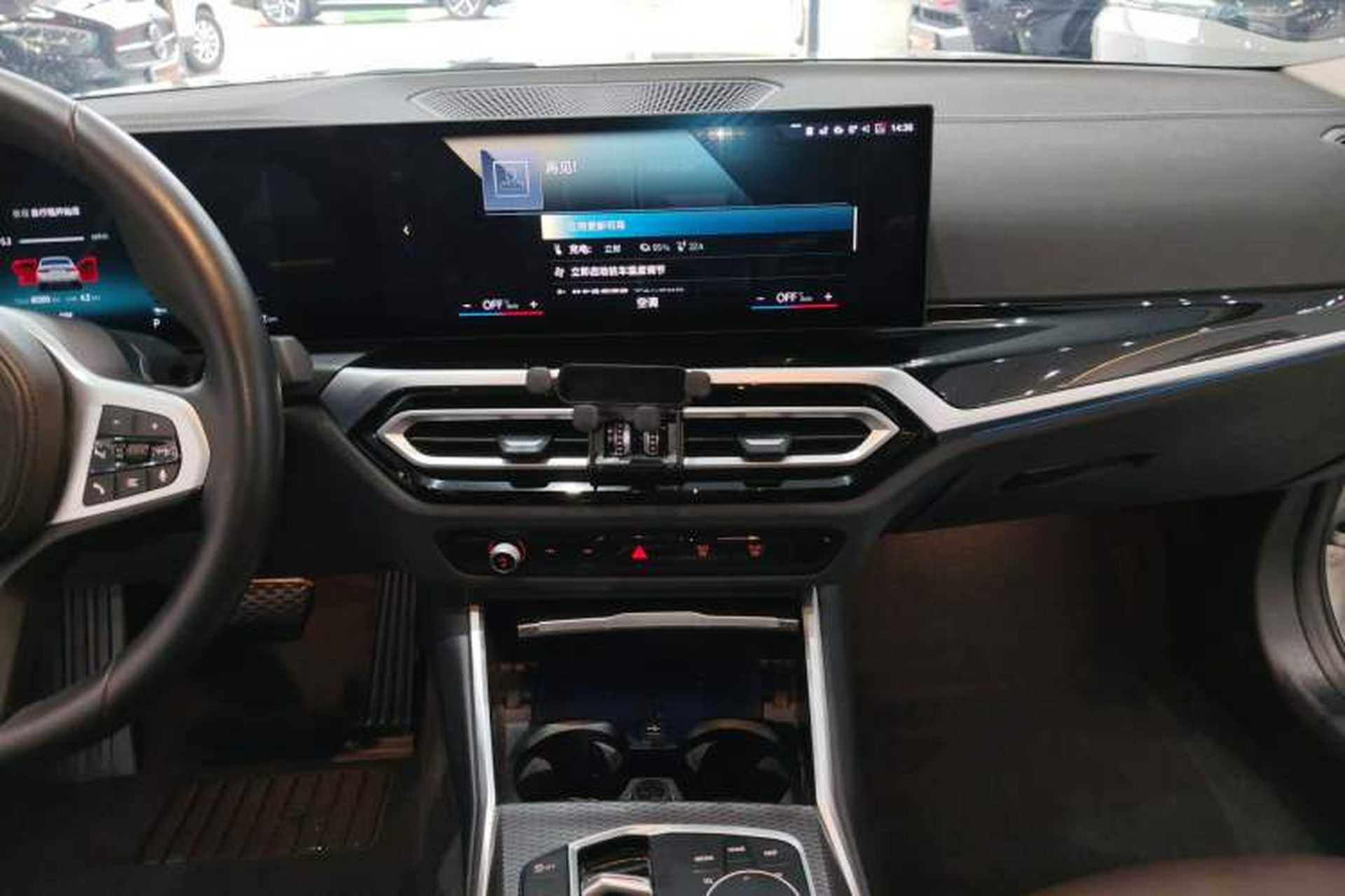 Used BMW i3 2023 eDrive 40 L Midnight Edition Audio And AC Panel