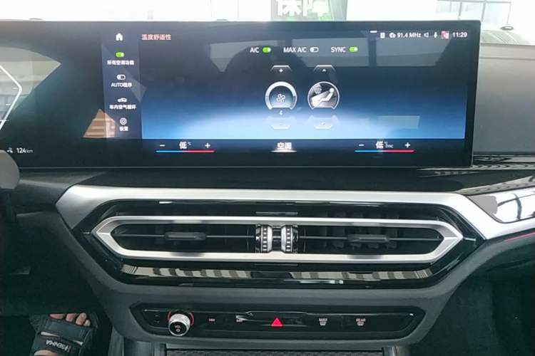 Used BMW i3 2023 eDrive 40 L Midnight Edition Audio And AC Panel