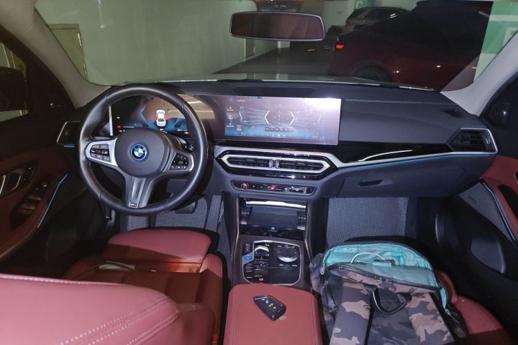 Used BMW i3 2023 eDrive 40 L Midnight Edition Center Console