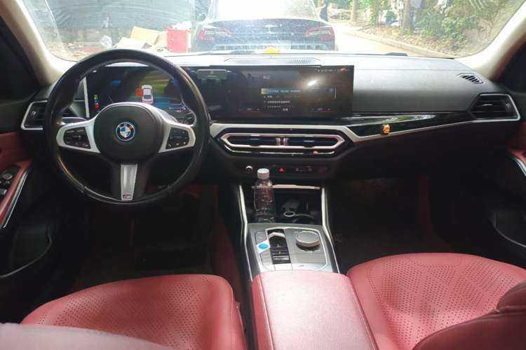 Used BMW i3 2023 eDrive 40 L Midnight Edition Center Console