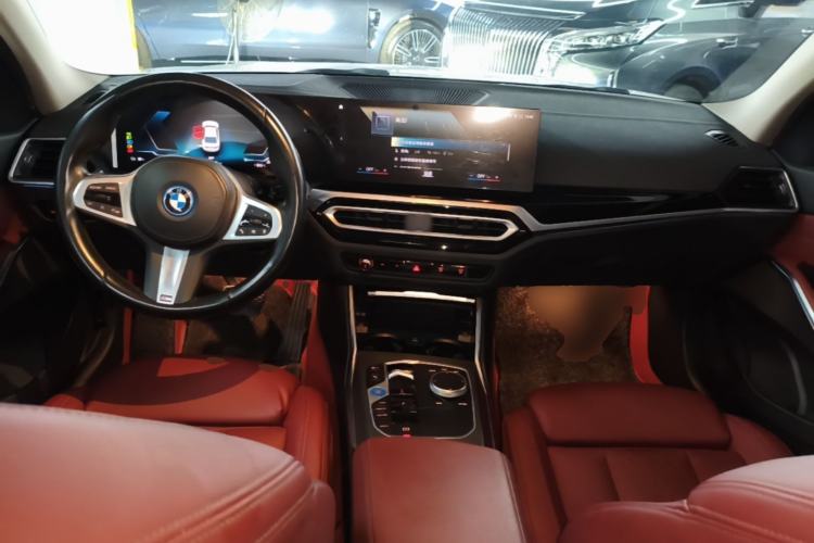 Used BMW i3 2023 eDrive 40 L Midnight Edition Center Console