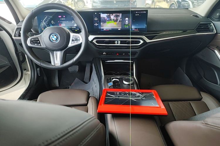 Used BMW i3 2023 eDrive 40 L Midnight Edition Center Console
