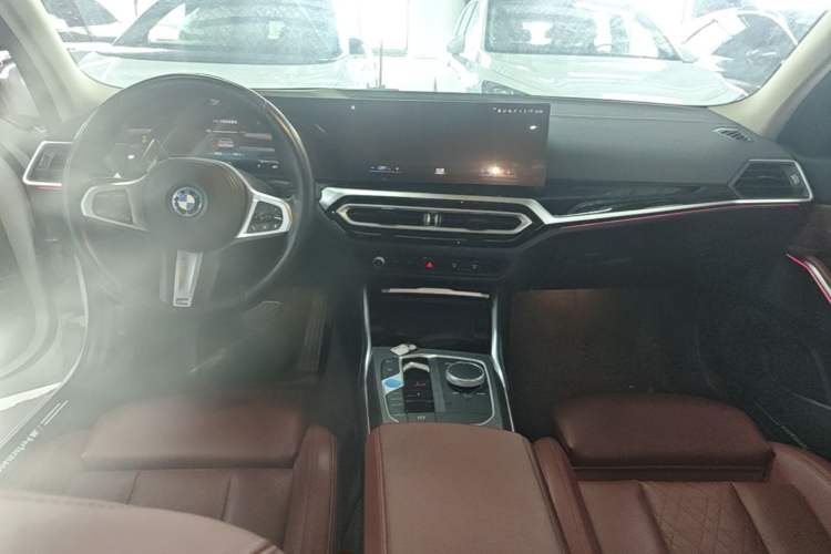 Used BMW i3 2023 eDrive 40 L Midnight Edition Center Console