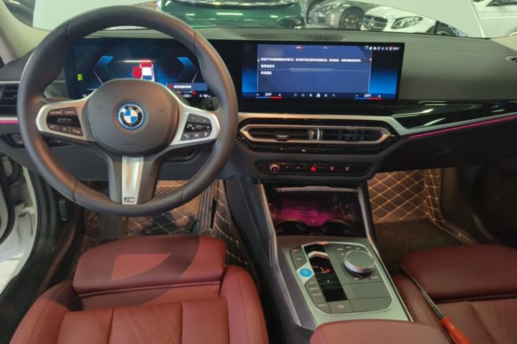 Used BMW i3 2023 eDrive 40 L Midnight Edition Center Console