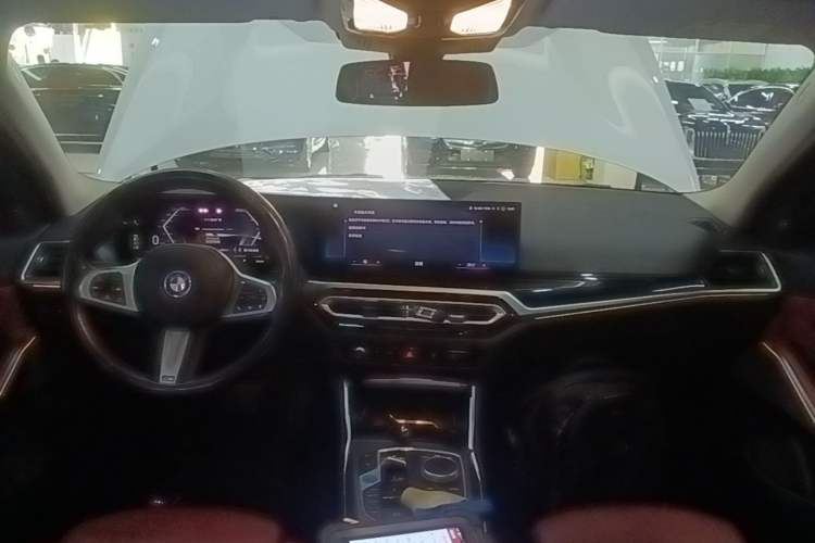 Used BMW i3 2023 eDrive 40 L Midnight Edition Center Console
