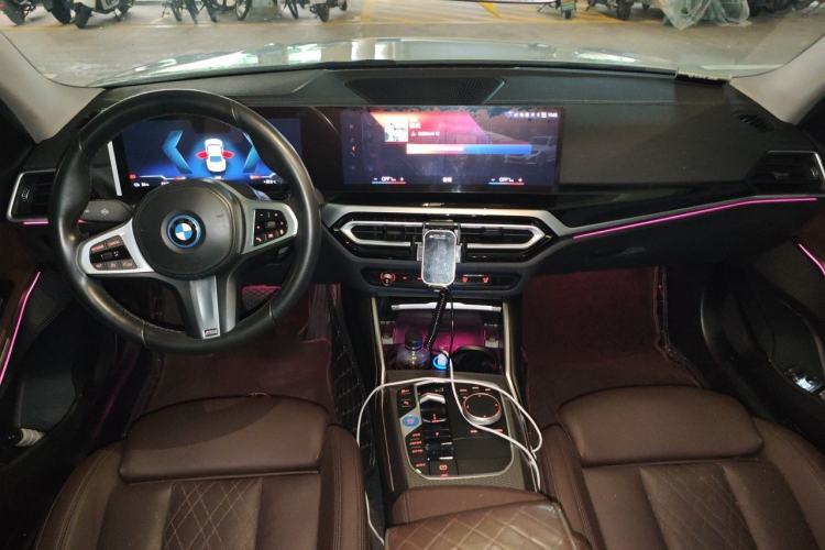 Used BMW i3 2023 eDrive 40 L Midnight Edition Center Console