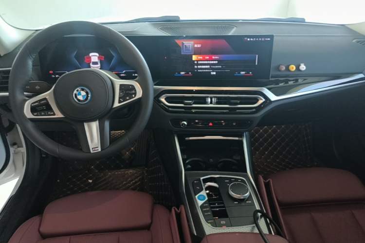 Used BMW i3 2023 eDrive 40 L Midnight Edition Center Console