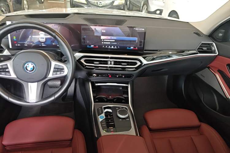 Used BMW i3 2023 eDrive 40 L Midnight Edition Center Console