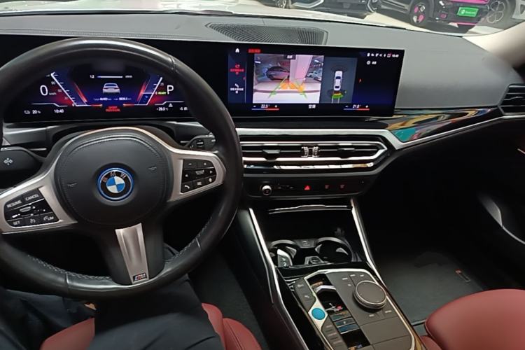 Used BMW i3 2023 eDrive 40 L Midnight Edition Center Console