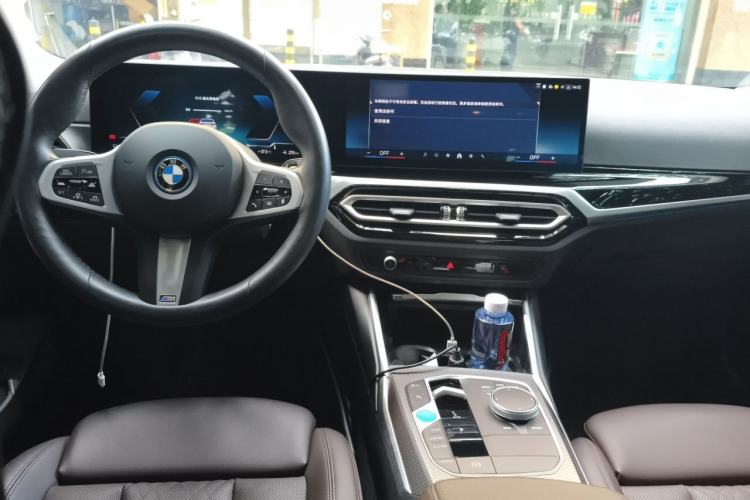 Used BMW i3 2023 eDrive 40 L Midnight Edition Center Console