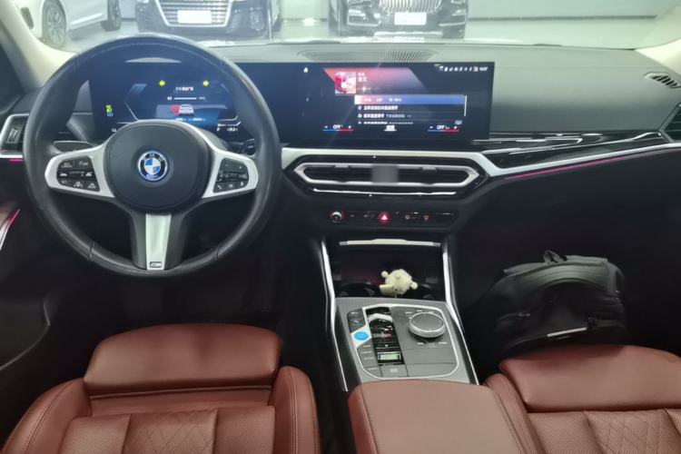 Used BMW i3 2023 eDrive 40 L Midnight Edition Center Console