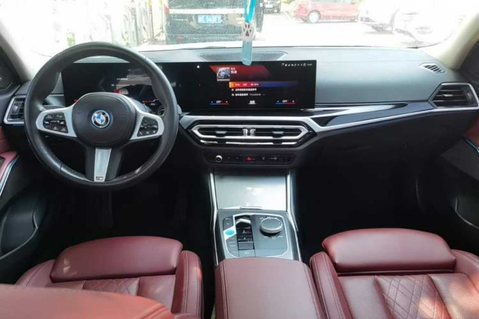 Used BMW i3 2023 eDrive 40 L Midnight Edition Center Console