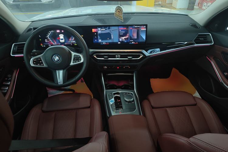 Used BMW i3 2023 eDrive 40 L Midnight Edition Center Console