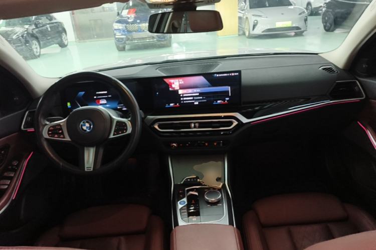 Used BMW i3 2023 eDrive 40 L Midnight Edition Center Console