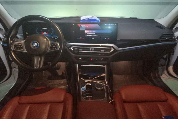 Used BMW i3 2023 eDrive 40 L Midnight Sports Package Center Console