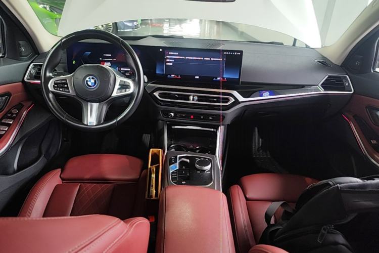 Used BMW i3 2023 eDrive 40 L Midnight Sports Package Center Console