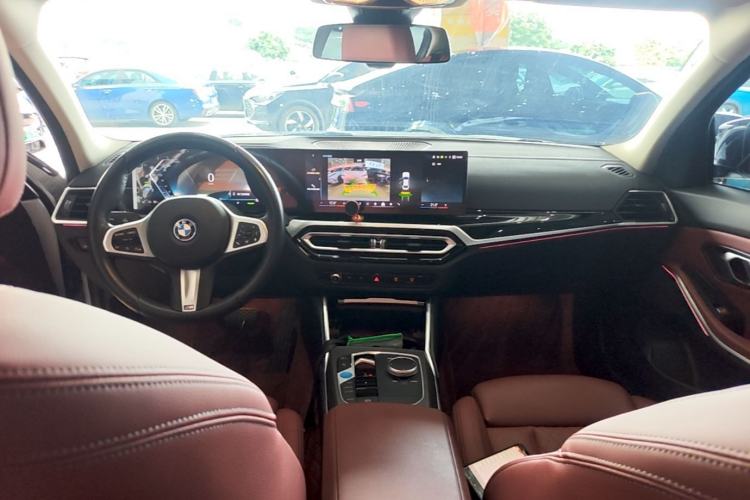 Used BMW i3 2023 eDrive 40 L Midnight Edition Center Console