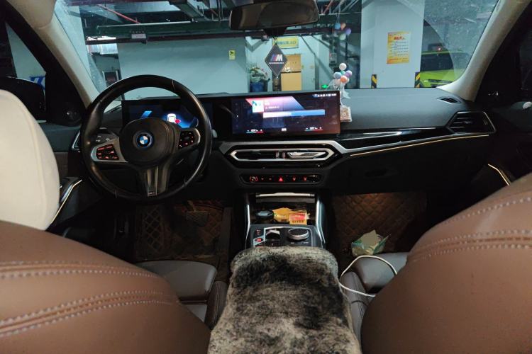 Used BMW i3 2023 eDrive 40 L Midnight Sports Package Center Console