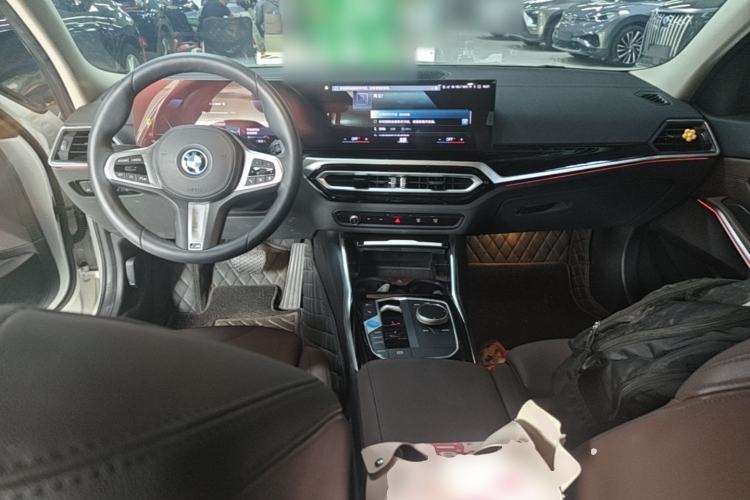 Used BMW i3 2023 eDrive 40 L Midnight Sports Package Center Console