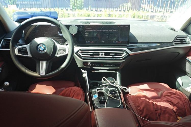Used BMW i3 2023 eDrive 40 L Midnight Edition Center Console