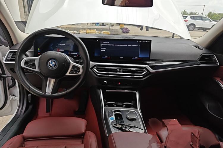 Used BMW i3 2023 eDrive 40 L Midnight Edition Center Console
