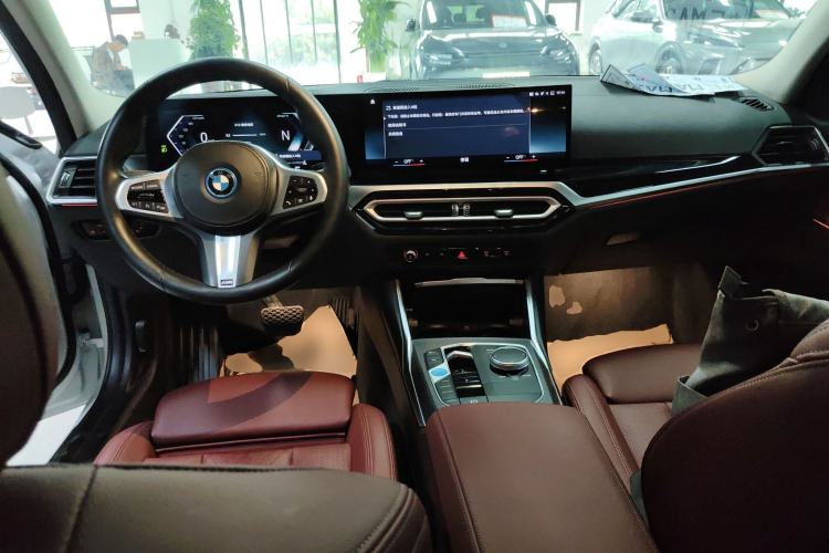 Used BMW i3 2023 eDrive 40 L Midnight Edition Center Console