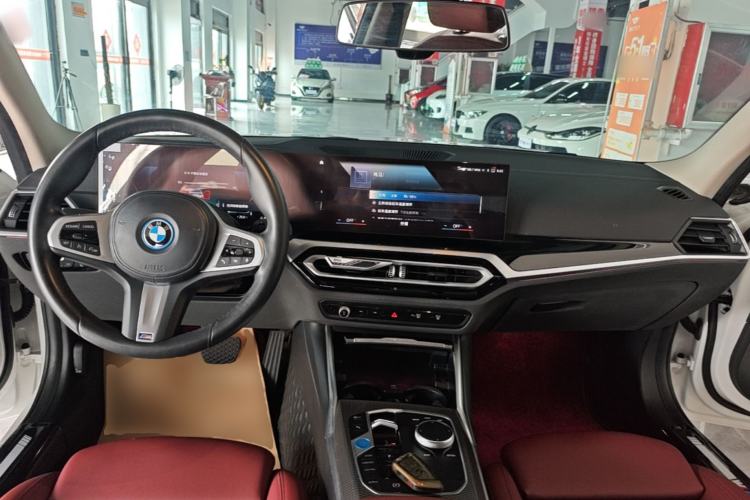 Used BMW i3 2023 eDrive 40 L Midnight Edition Center Console