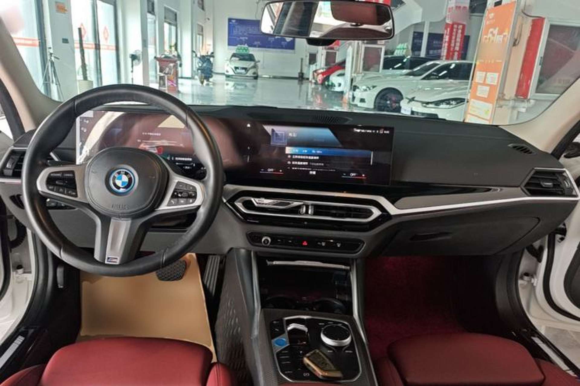 Used BMW i3 2023 eDrive 40 L Midnight Edition Center Console