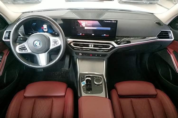 Used BMW i3 2023 eDrive 40 L Midnight Edition Center Console