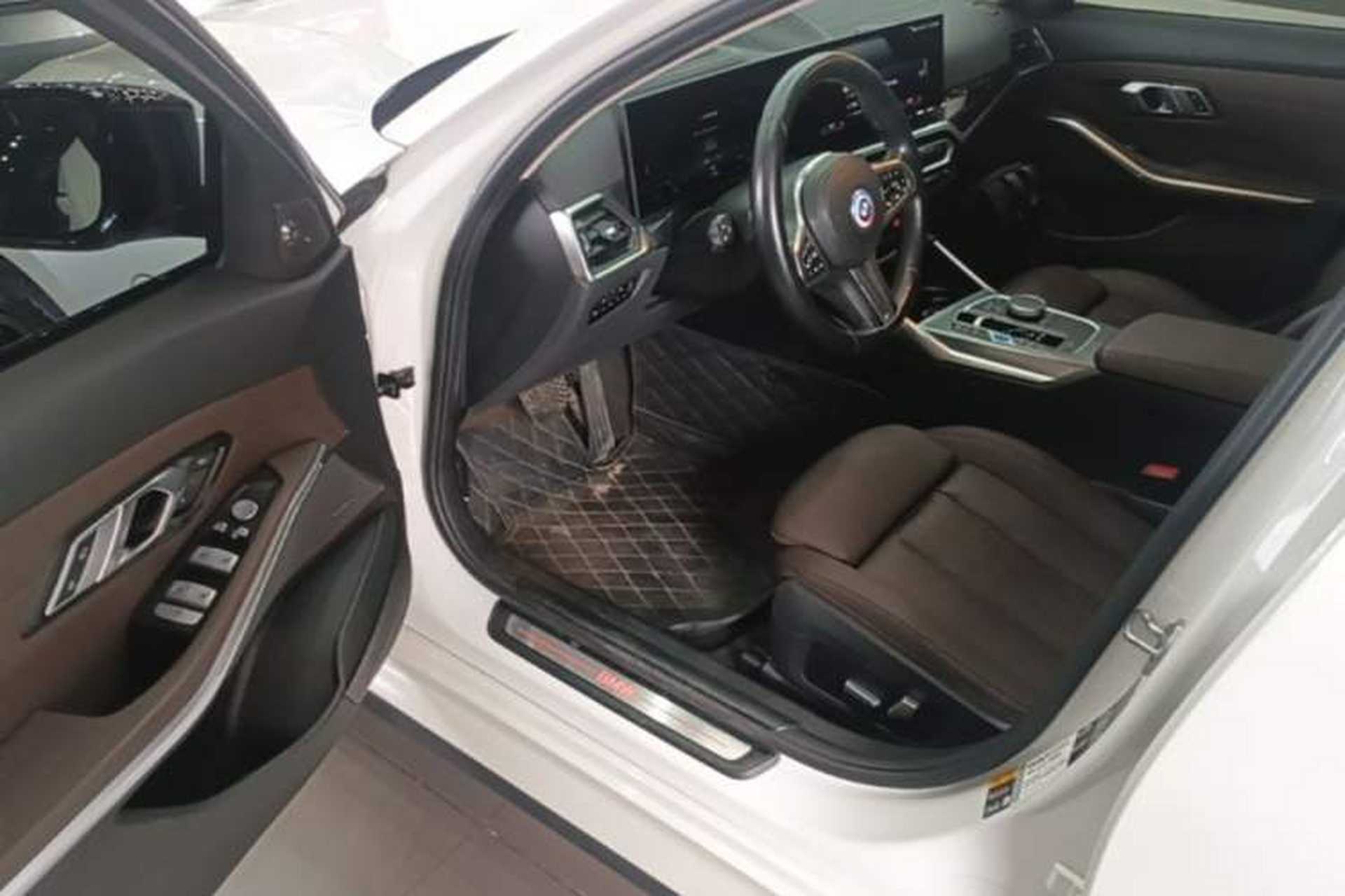 Used BMW i3 2023 eDrive 40 L Midnight Sports Package Driver Seat