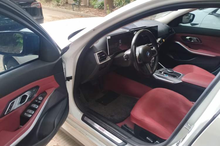 Used BMW i3 2023 eDrive 40 L Midnight Edition Driver Seat