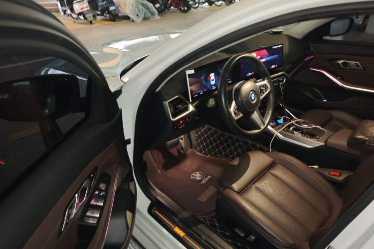 Used BMW i3 2023 eDrive 40 L Midnight Edition Driver Seat