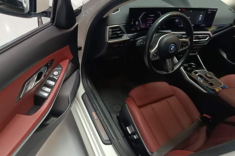Used BMW i3 2023 eDrive 40 L Midnight Edition Driver Seat