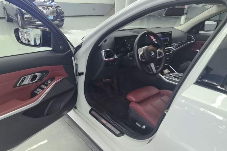 Used BMW i3 2023 eDrive 40 L Midnight Edition Driver Seat