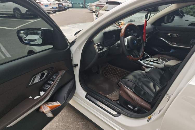 Used BMW i3 2023 eDrive 40 L Midnight Edition Driver Seat