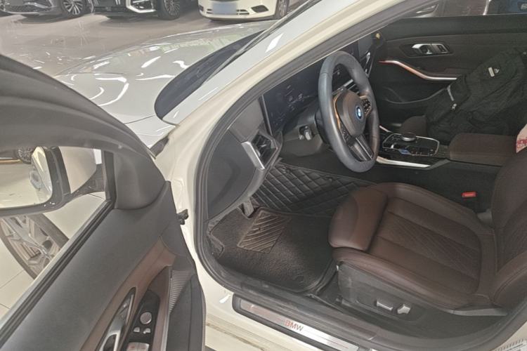 Used BMW i3 2023 eDrive 40 L Midnight Sports Package Driver Seat
