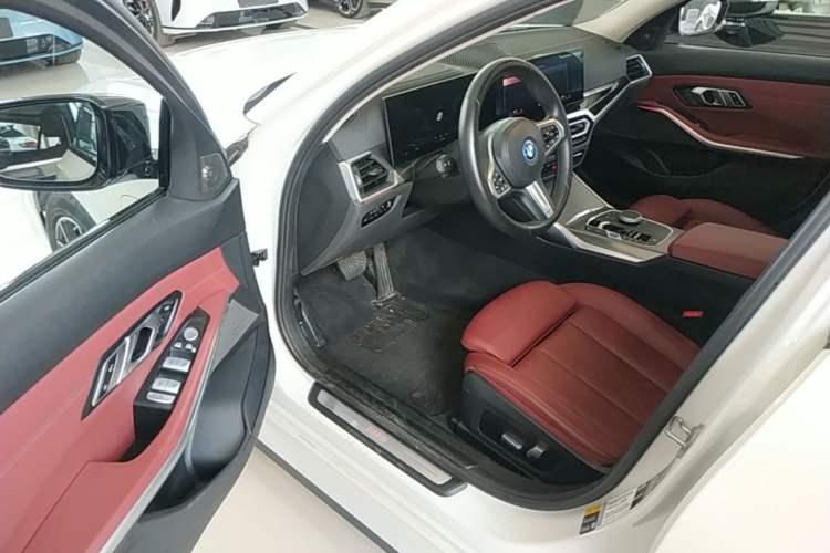 Used BMW i3 2023 eDrive 40 L Midnight Edition Driver Seat
