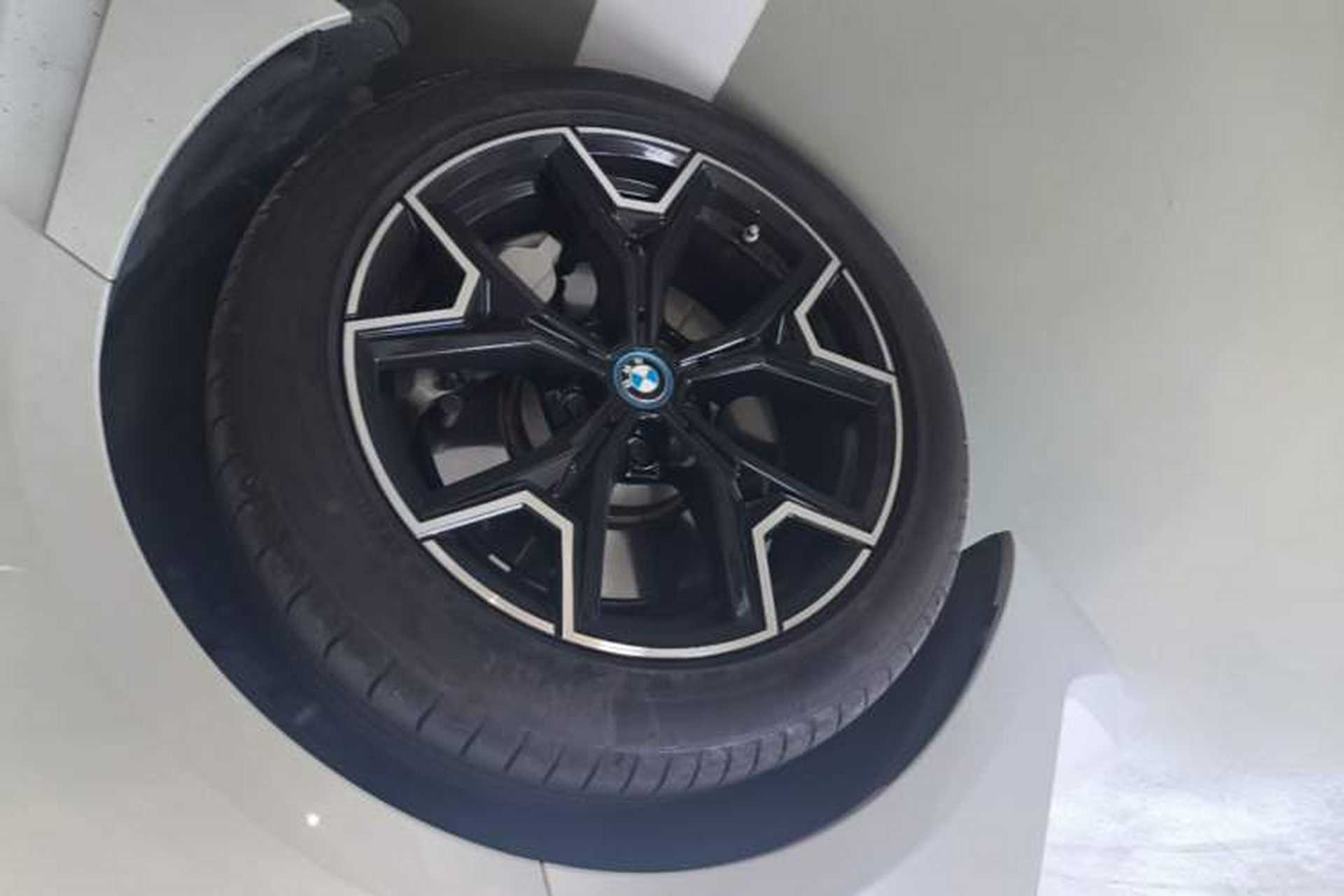 Used BMW i3 2023 eDrive 40 L Midnight Edition Exterior 4