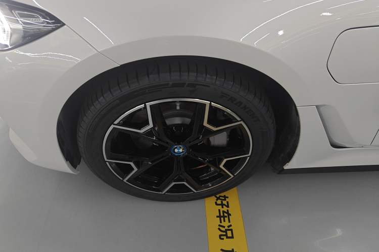 Used BMW i3 2023 eDrive 40 L Midnight Edition Exterior 4
